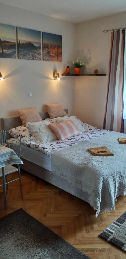 Rosy Apartman Apartment Vonyarcvashegy Exterior photo